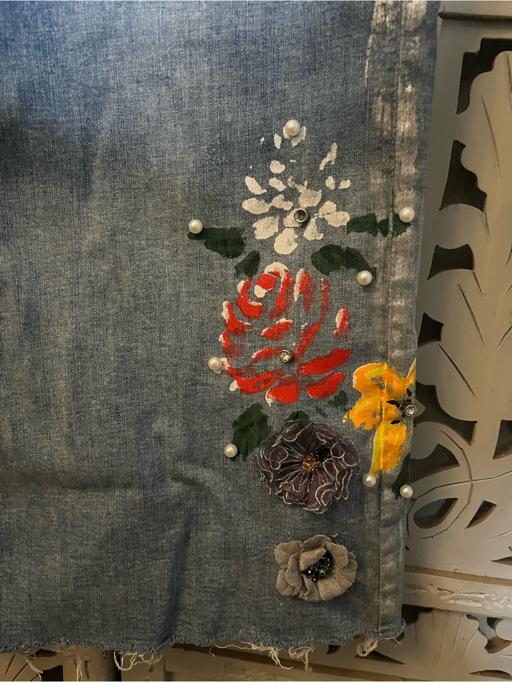 GIRLS GABBY ISABELLA INTRIGUING WASHED OUT BLUE DENIM PAINTED DECO BOHO JEANS - Picture 3 of 9
